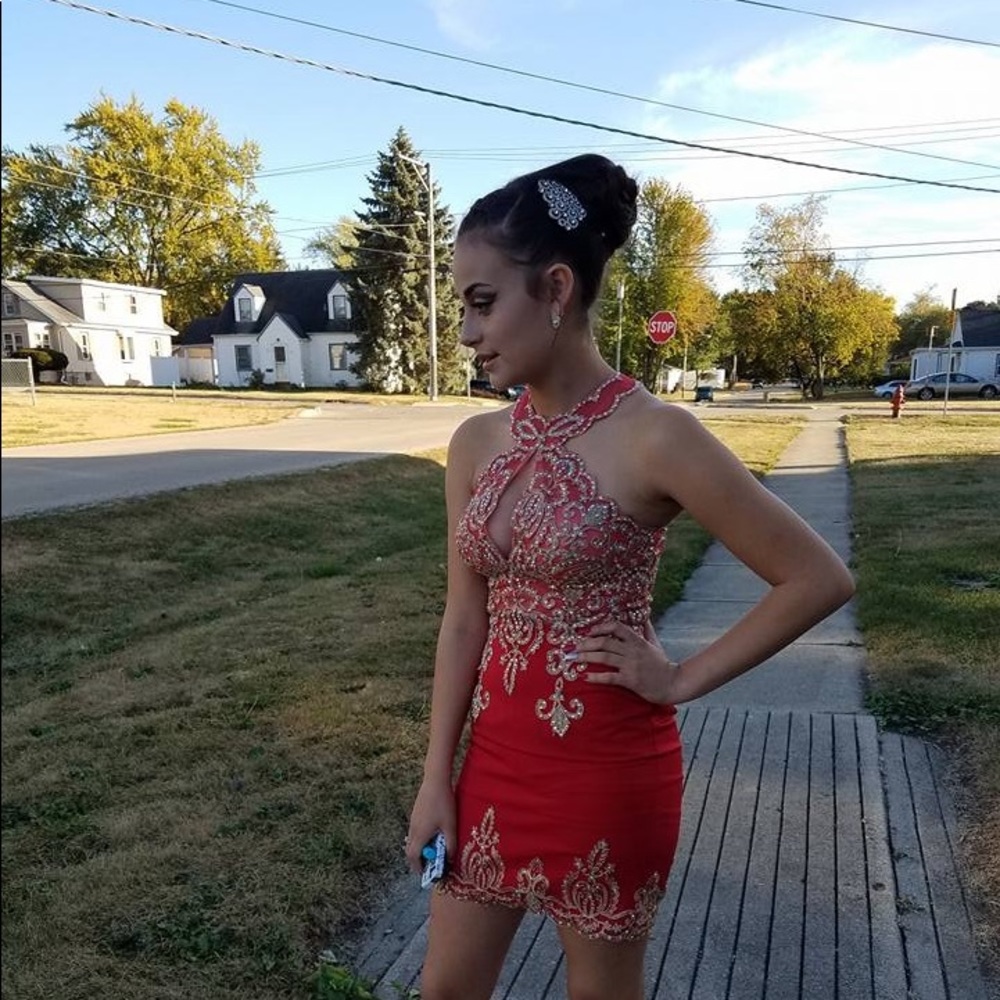 Dresses - Picture 8 of 8
